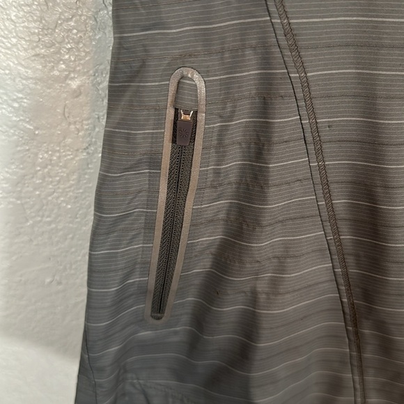 Athleta Gray Stripe Lightweight Activewear Zip Up Vest Size XS - Picture 2 of 7